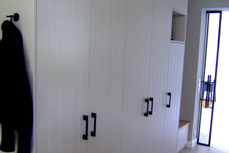 Flurschrank als Garderobe und Stauraum