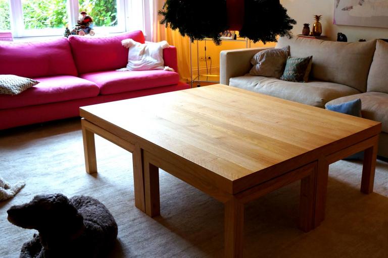 Wohnzimmertisch mit ausziehbaren Erweiterungen